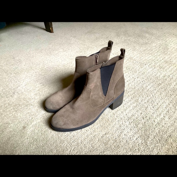Clarks Shoes - Clarks suede grey booties
